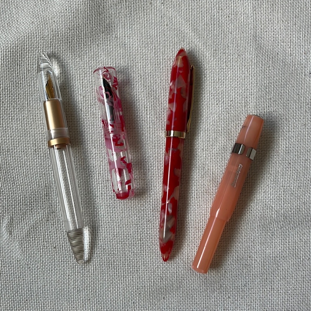 Lot of 4 fountain pens